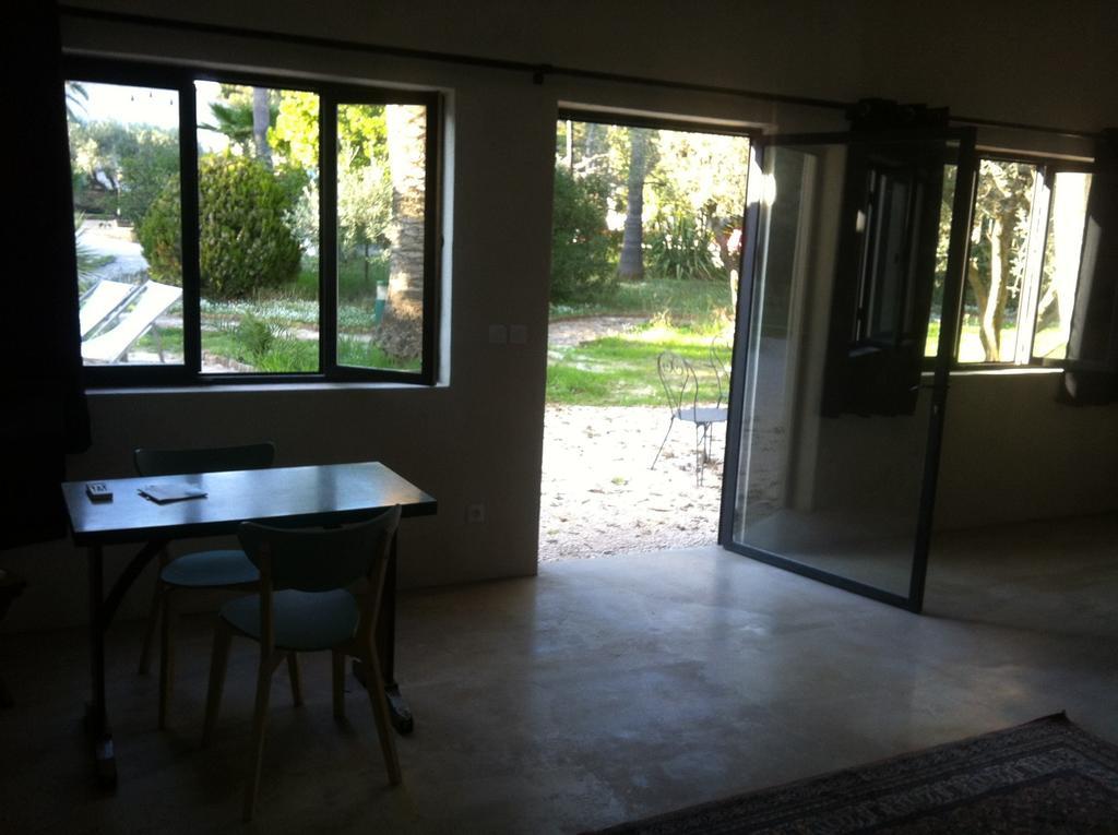 Du Cote De Chez Soi Hotel La Ciotat Ruang foto